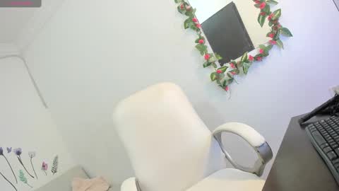 Lulu online show from 12-29-24, 01:45