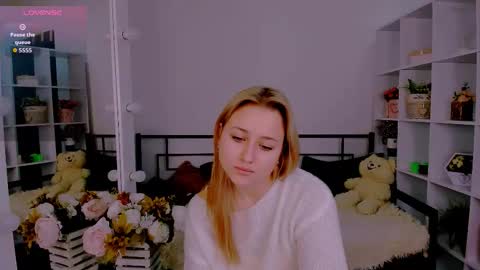 Lily online show from 11-11-25, 07:19