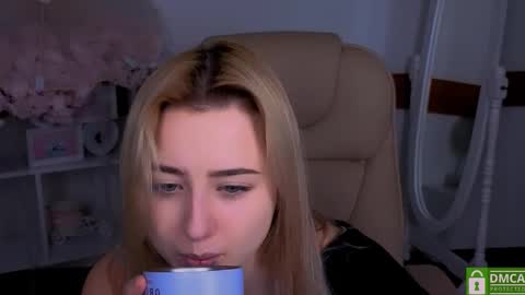 Snapshot of lulu___moon chatting on 02-08-26, 09:29 Lily online show from 02-08-26, 09:29