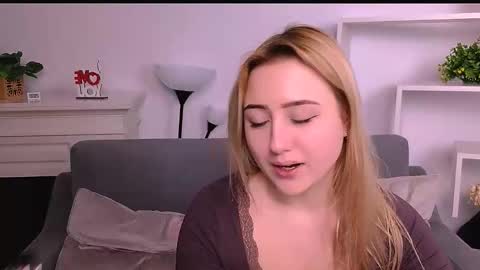 Snapshot of lulu___moon chatting on 02-26-26, 09:47 Lily online show from 02-26-26, 09:47