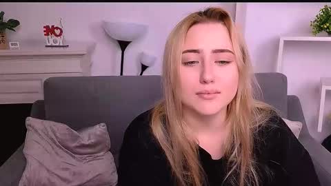 Snapshot of lulu___moon chatting on 03-03-26, 10:15 Lily online show from 03-03-26, 10:15