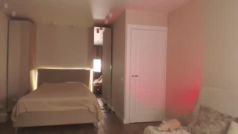 Snapshot of lulu_moons chatting on 02-28-25, 02:53 Lulu online show from 02-28-25, 02:53