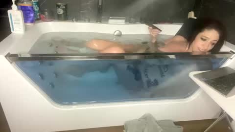 Snapshot of lulu_only_fans chatting on 01-19-25, 07:04 Lulu online show from 01-19-25, 07:04