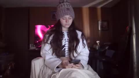 Snapshot of lulupixxx chatting on 01-19-25, 06:00 Connie online show from 01-19-25, 06:00