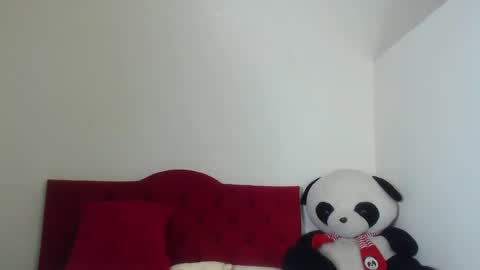 Snapshot of luluu_08 chatting on 01-14-25, 01:17 LULU online show from 01-14-25, 01:17