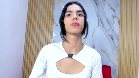 Snapshot of luluu_08 chatting on 05-22-26, 06:35 LULU online show from 05-22-26, 06:35