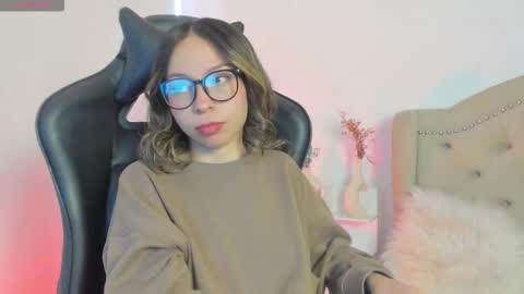 luluuberry online show from 11-08-25, 01:00