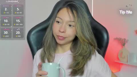 luluuberry online show from 11-19-25, 10:59