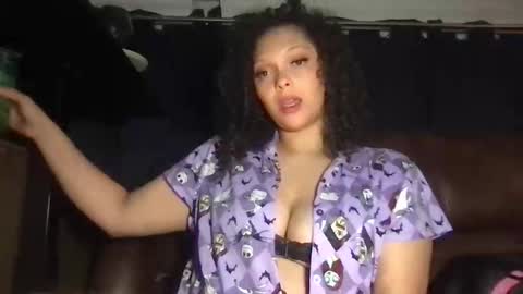 Snapshot of luluvalenttine chatting on 03-13-26, 01:01 LuLu Valenttine Hot Sexy HawaiianCape Verde online show from 03-13-26, 01:01