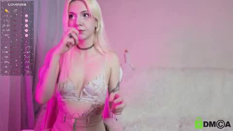 lumiceleste online show from 10-22-25, 09:03