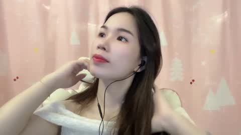 Snapshot of luna4739 chatting on 06-16-26, 10:12 Luna online show from 06-16-26, 10:12