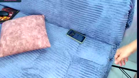 Snapshot of luna__logan chatting on 10-01-25, 03:45 luna__logan online show from 10-01-25, 03:45