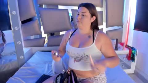 Snapshot of luna__scarlett chatting on 10-01-25, 01:28 luna online show from 10-01-25, 01:28