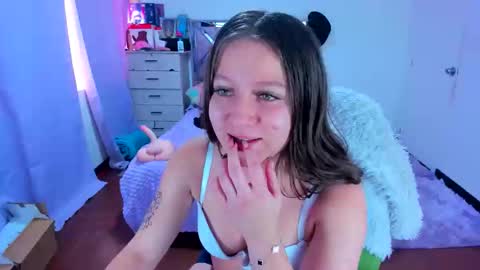 luna_analya online show from 10-24-25, 01:40