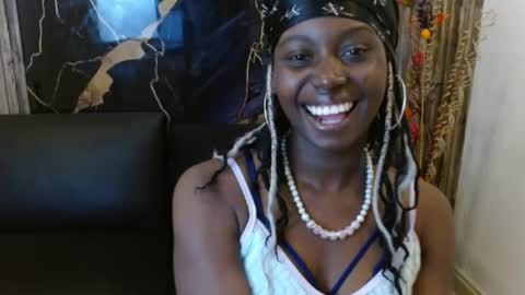 luna_bella882689 online show from 05-18-26, 07:20