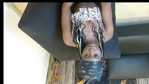 luna_bella882689 online show from 05-25-26, 06:58