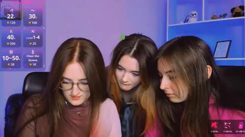 luna_berryy online show from 12-13-25, 08:47