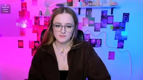 luna_berryy online show from 04-14-26, 08:48