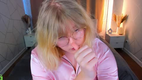 luna online show from 04-05-26, 01:03