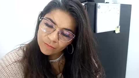 luna  online show from 09-10-25, 02:39