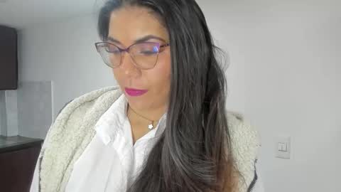 Snapshot of luna_dumont chatting on 04-24-26, 11:23 luna online show from 04-24-26, 11:23