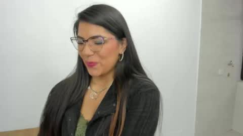 Snapshot of luna_dumont chatting on 05-14-26, 11:06 luna online show from 05-14-26, 11:06