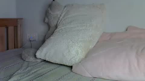 Snapshot of luna_empress chatting on 05-14-26, 02:51 maskedmalkia online show from 05-14-26, 02:51