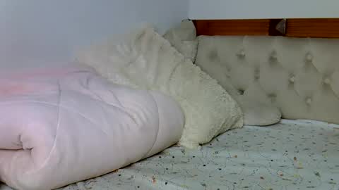 Snapshot of luna_empress chatting on 05-26-26, 12:50 maskedmalkia online show from 05-26-26, 12:50