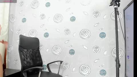 Luna Eva online show from 10-24-25, 02:13