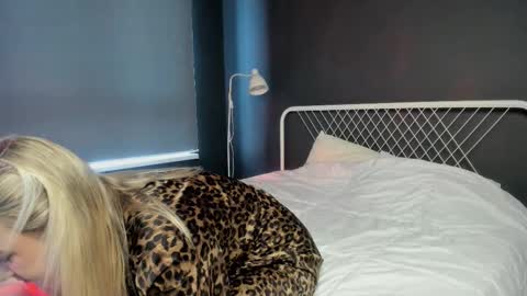 Elizabeth online show from 02-20-26, 01:22