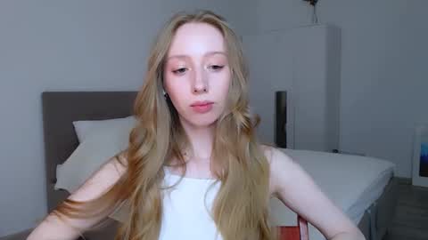 Snapshot of luna_insanity chatting on 12-13-24, 12:20 Luna online show from 12-13-24, 12:20