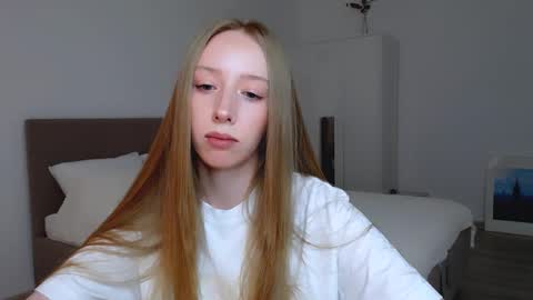 Snapshot of luna_insanity chatting on 01-25-25, 08:00 Luna online show from 01-25-25, 08:00