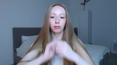 Snapshot of luna_insanity chatting on 09-15-25, 07:03 Luna online show from 09-15-25, 07:03