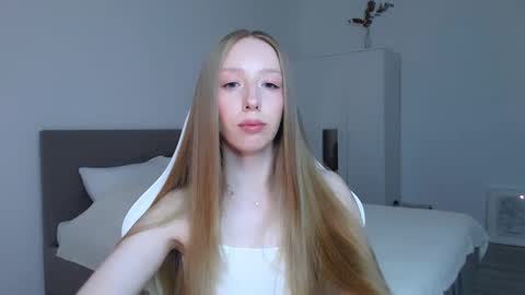 Snapshot of luna_insanity chatting on 10-28-25, 08:11 Luna online show from 10-28-25, 08:11