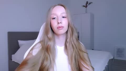 Snapshot of luna_insanity chatting on 11-21-25, 08:40 Luna online show from 11-21-25, 08:40