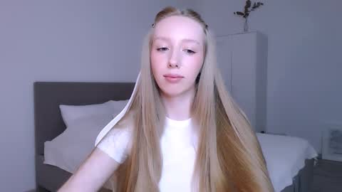 Snapshot of luna_insanity chatting on 11-22-25, 08:08 Luna online show from 11-22-25, 08:08