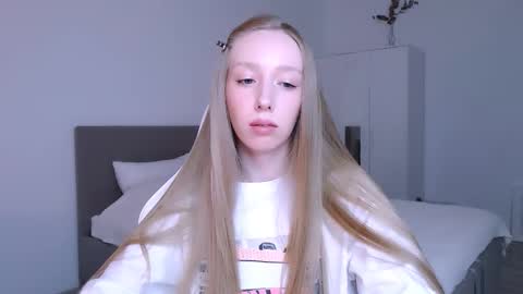 Snapshot of luna_insanity chatting on 11-23-25, 08:52 Luna online show from 11-23-25, 08:52