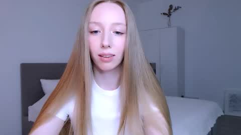 Snapshot of luna_insanity chatting on 11-27-25, 09:28 Luna online show from 11-27-25, 09:28