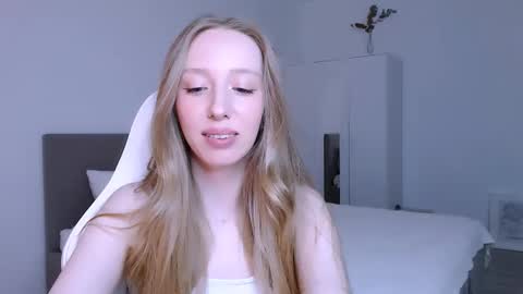 Snapshot of luna_insanity chatting on 11-29-25, 08:23 Luna online show from 11-29-25, 08:23