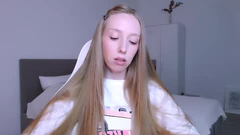 Snapshot of luna_insanity chatting on 11-30-25, 08:13 Luna online show from 11-30-25, 08:13