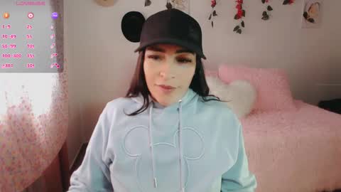 Snapshot of luna_lgomez chatting on 11-12-25, 12:38 luna online show from 11-12-25, 12:38