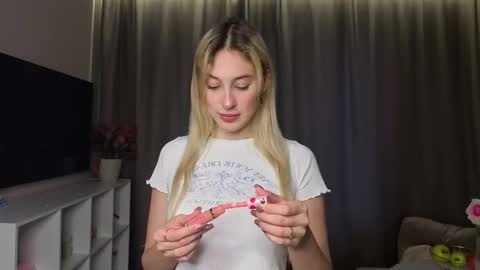 Olivia online show from 11-21-25, 11:20