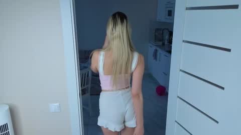 Olivia online show from 11-25-25, 10:59