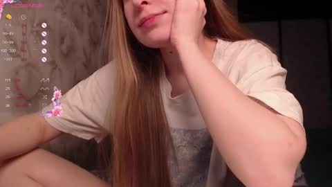 Snapshot of luna_loveisgood chatting on 12-21-25, 06:59 Luna online show from 12-21-25, 06:59