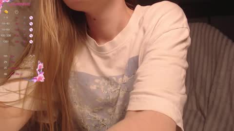 Snapshot of luna_loveisgood chatting on 12-22-25, 02:36 Luna online show from 12-22-25, 02:36