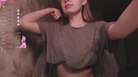 Snapshot of luna_loveisgood chatting on 02-19-26, 09:33 Luna online show from 02-19-26, 09:33