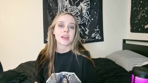 Luna online show from 10-23-25, 04:12