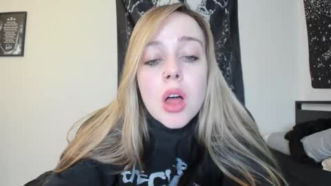 Luna online show from 11-18-25, 06:18