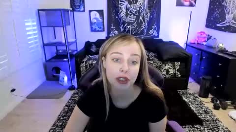 Snapshot of luna_lovelyy chatting on 05-04-26, 07:43 Luna online show from 05-04-26, 07:43