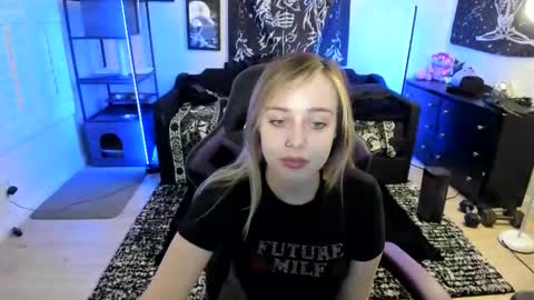Snapshot of luna_lovelyy chatting on 05-08-26, 02:50 Luna online show from 05-08-26, 02:50